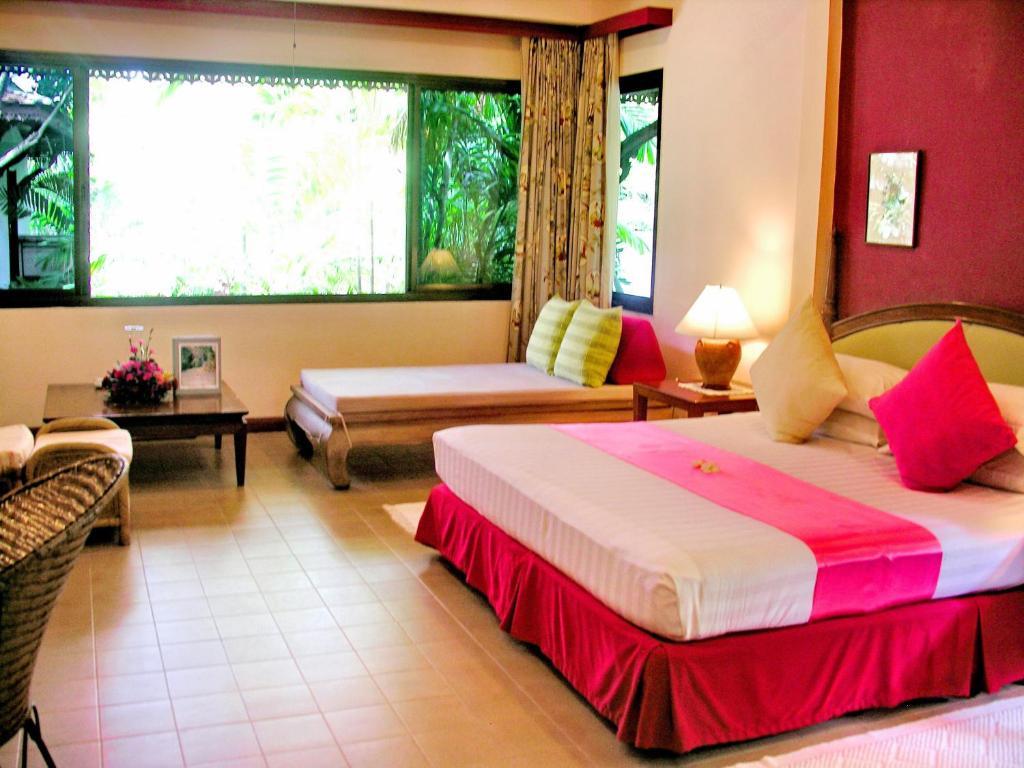 White House Beach Resort Koh Samui Room photo